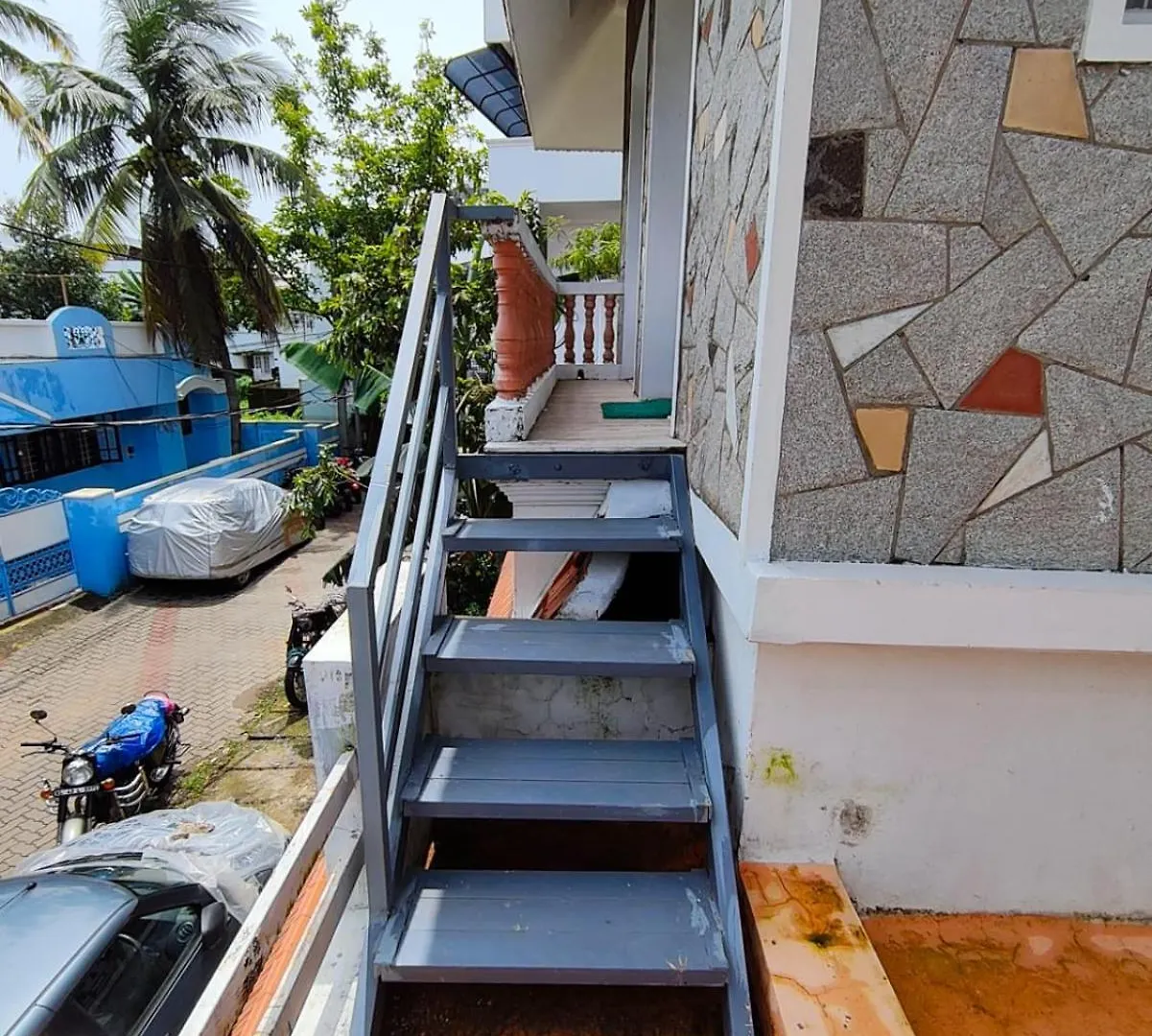 לינה וארוחת בוקר Kochi Idann Homestay הודו
